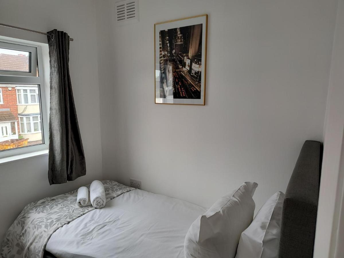 Wavertree Drive 3 Bed Contractor Home In Leicester Exteriér fotografie